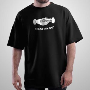 Oversize тениска Trust No One